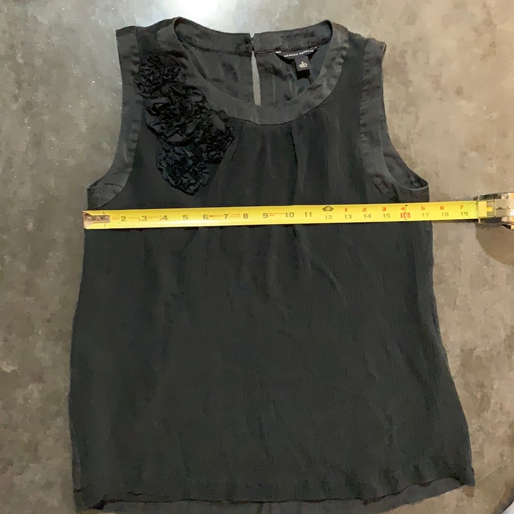 Banana Republic Rosette‎ Silk Top Black - Picture 7 of 10
